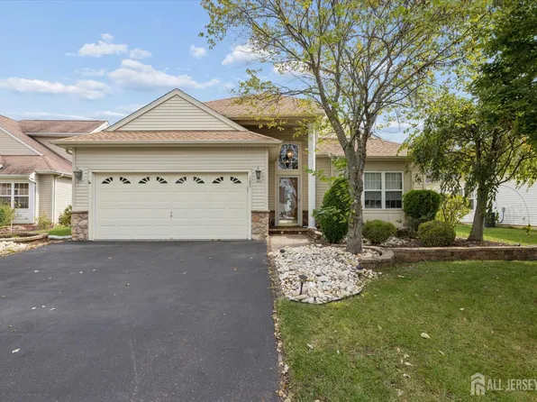103 Valencia Dr, Monroe Township, NJ 08831