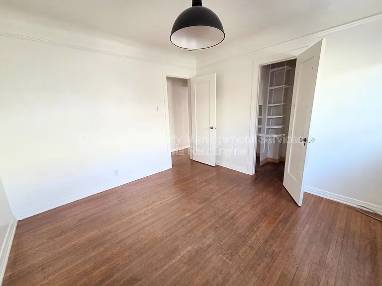 2068 San Francisco Ave — Photo 35