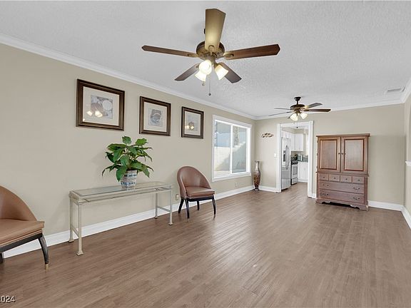 5th image of 924 High Plains Dr