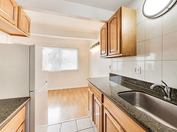 5th image of 1319 Brunswick St APT 1