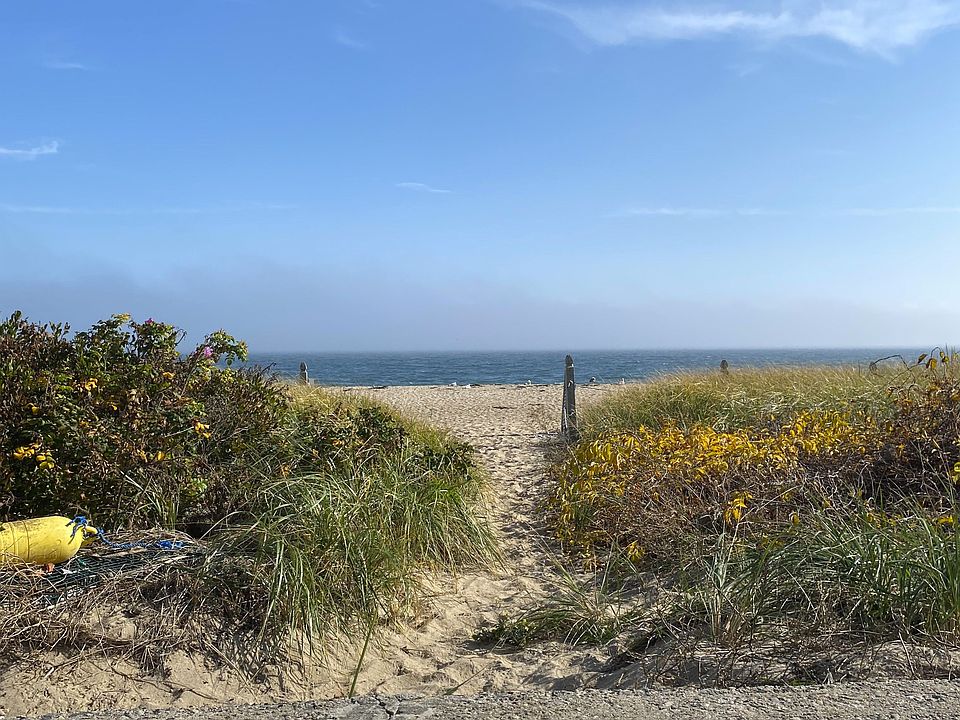 Private path to the beach
