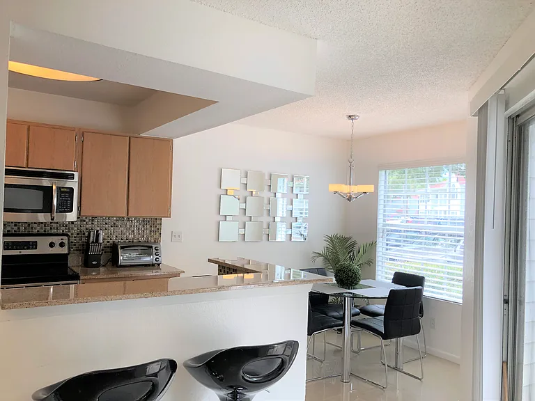 11582 Westwood Blvd — Photo 5
