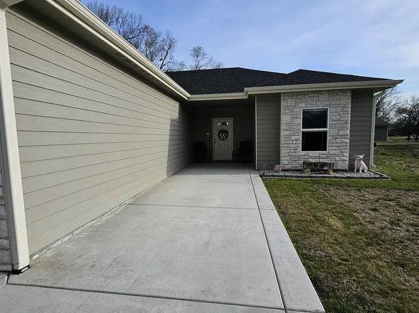 218 E 4th St, Solomon, KS 67480