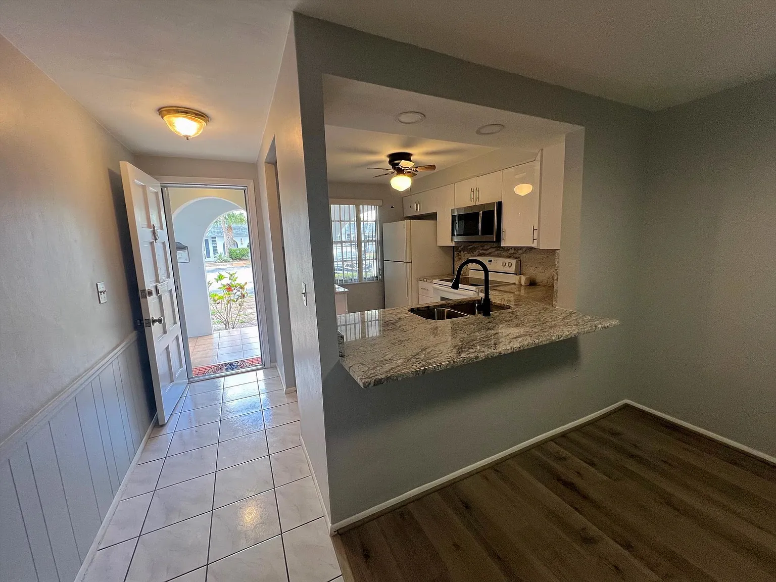 2 bed, 831 sqft, $1,500 — Photo 2