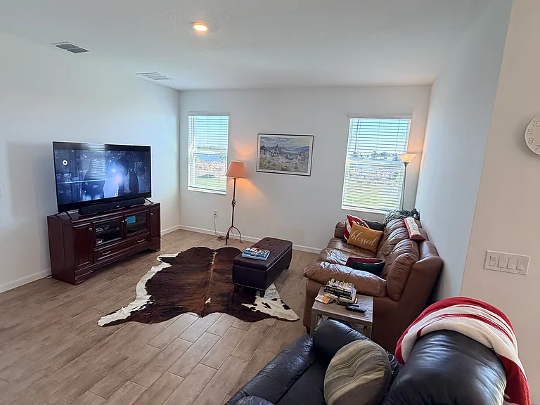 1044 Griffon Ave — Photo 9