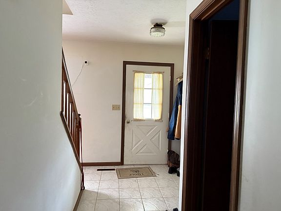 5th image of 19 Neubauer Dr