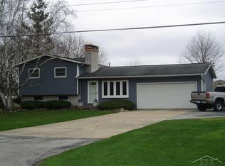 9935 Dice Rd, Freeland, MI 48623