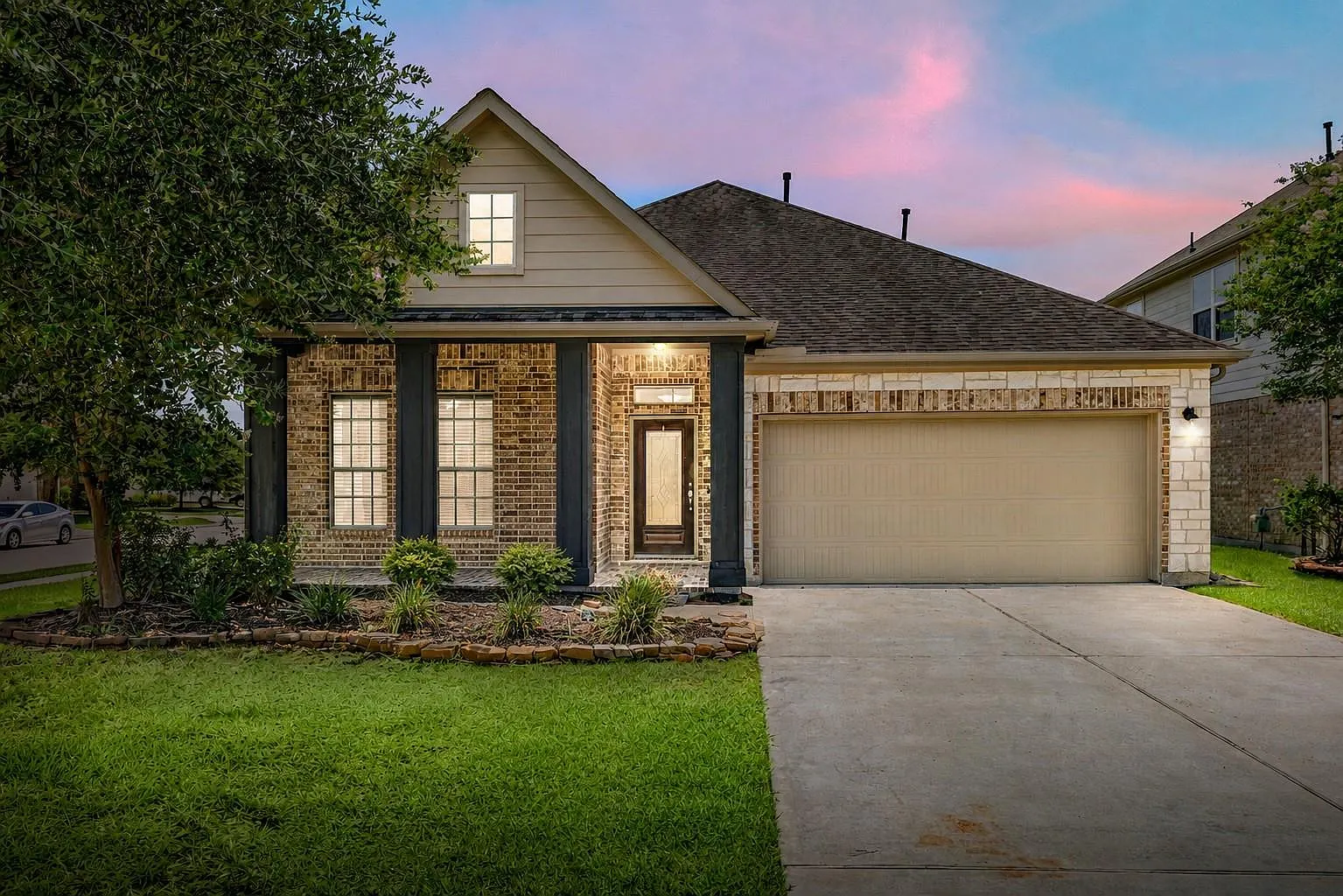 3 bed, 2.0 bath, 2111 sqft, $2,500 — Photo 1
