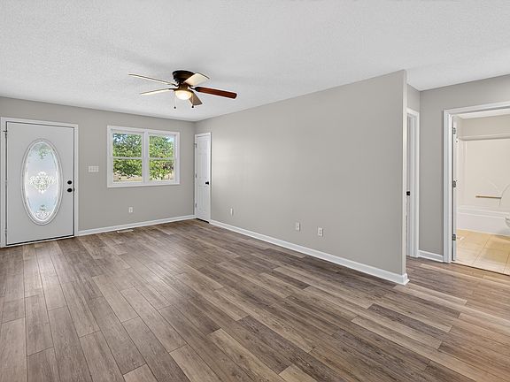 3rd image of 407 Walnut Rd