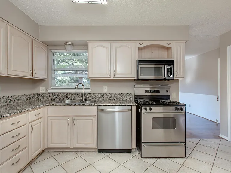6912 Wake Forrest Dr — Photo 6