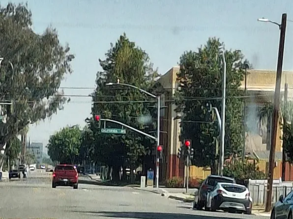 924 M St, Bakersfield, CA 93304