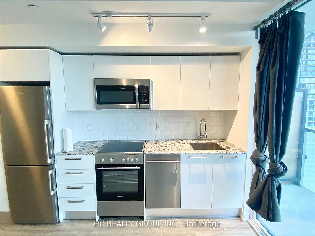 Building Photo - 28 Wellesley St E #3508