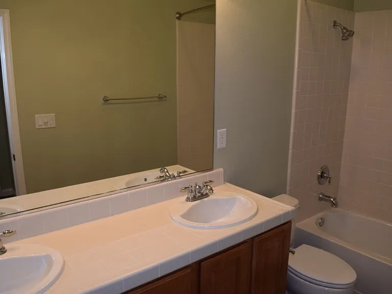 1378 Seymour Cir — Photo 4