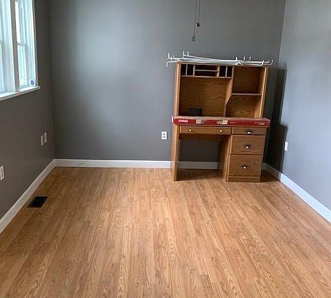 3rd image of 656 E 2nd St