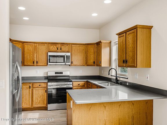 5th image of 242 Castle Ridge Dr