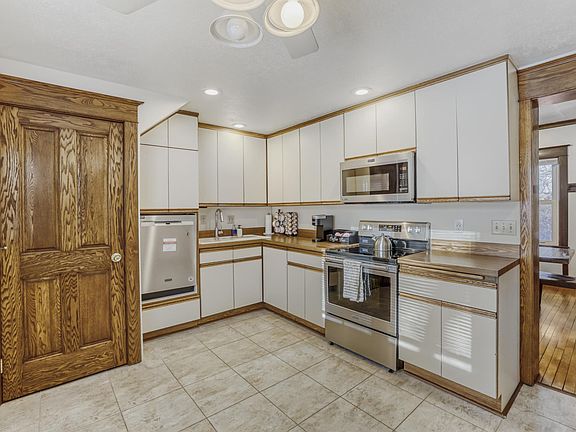 4th image of 401 Highway 7