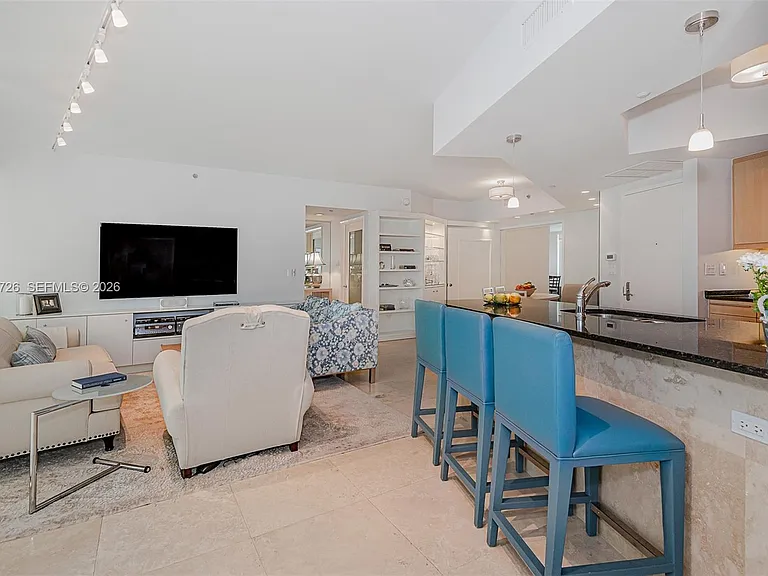 1000 S Pointe Dr #905 — Photo 11