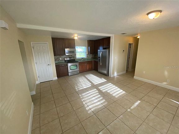4th image of 533 W Main St