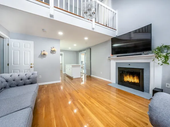 51 Larch Ln, Barnstable, MA 02630