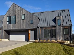 2426 Richmond Rd, Beachwood, OH 44122