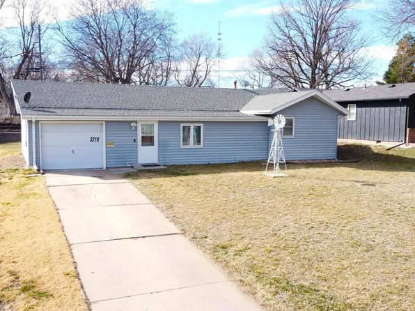 3210 9th Ave, Kearney, NE 68845