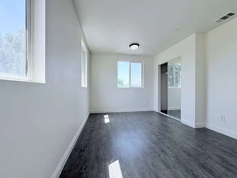 1440 E 42nd St — Photo 15