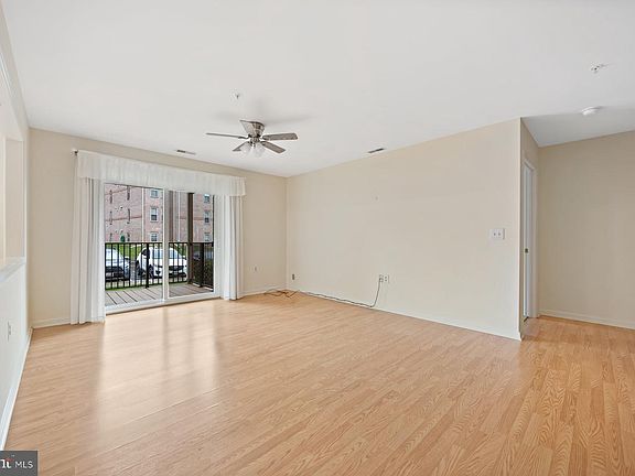 4th image of 3901 Darleigh Rd APT 1E