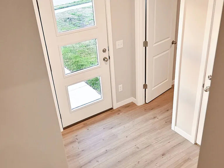 3431 Glenbrook Cir S — Photo 15