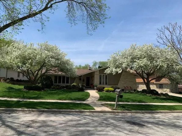 5715 South 24th STREET, Milwaukee, WI 53221