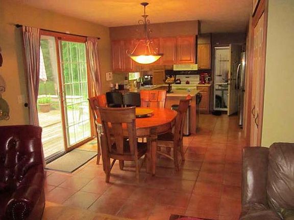 4th image of 13683 Green Prairie St