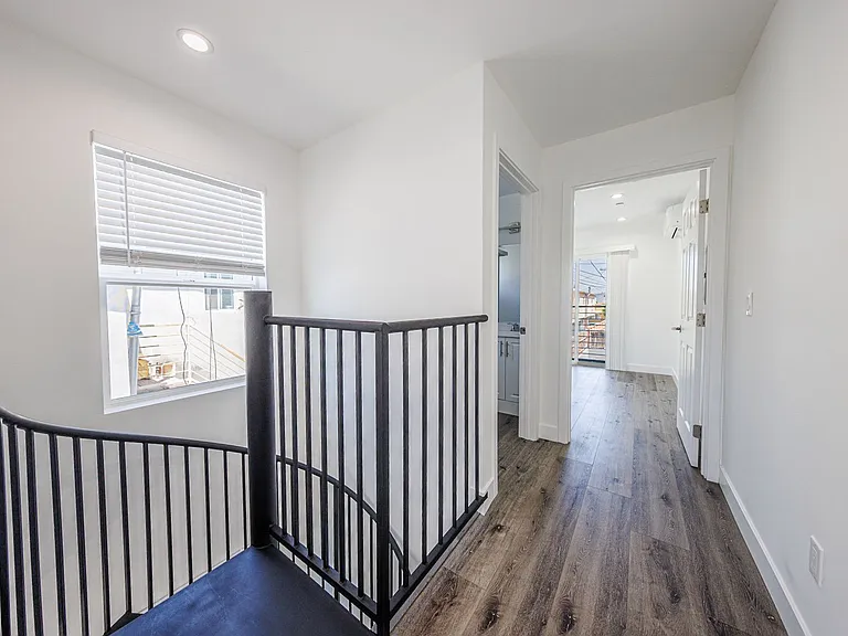 3015 Alsace Ave — Photo 40