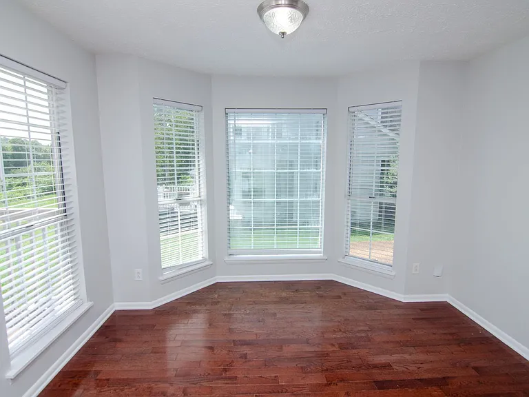 5736 Brentwood Meadows Cir — Photo 10