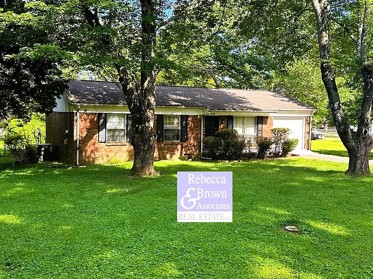 396 Spring Valley Dr SW — Photo 2
