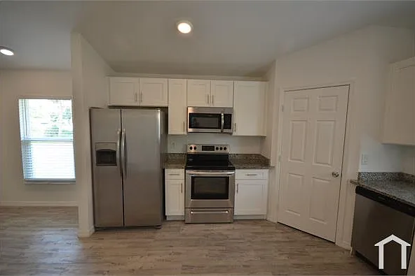 2225 Carver Ave — Photo 15