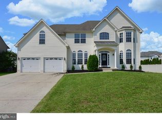 821 Renaissance Dr, Williamstown, NJ 08094