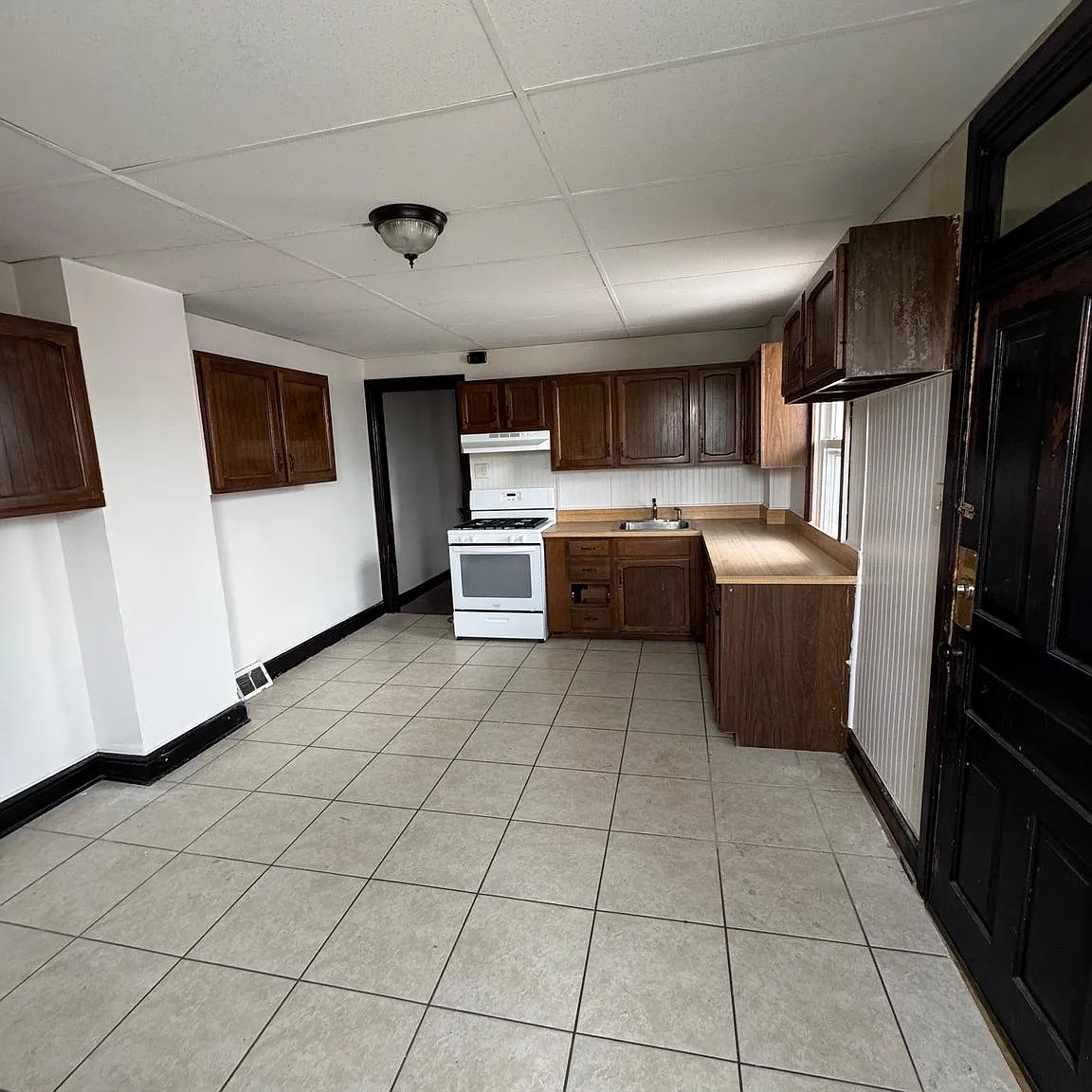 3 bed, 2292 sqft, $1,300 — Photo 3