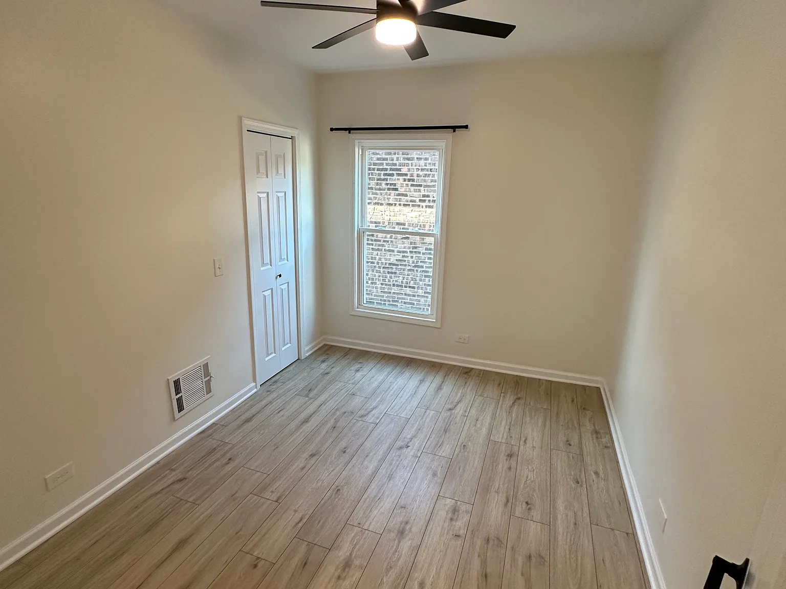 1835 Lincoln St — Photo 4