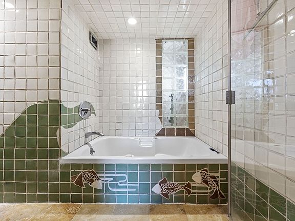 5th image of 40 Village Rd #1006