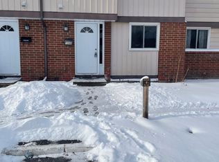 1946 Belmore Ln, Ottawa, ON K1B4Z8