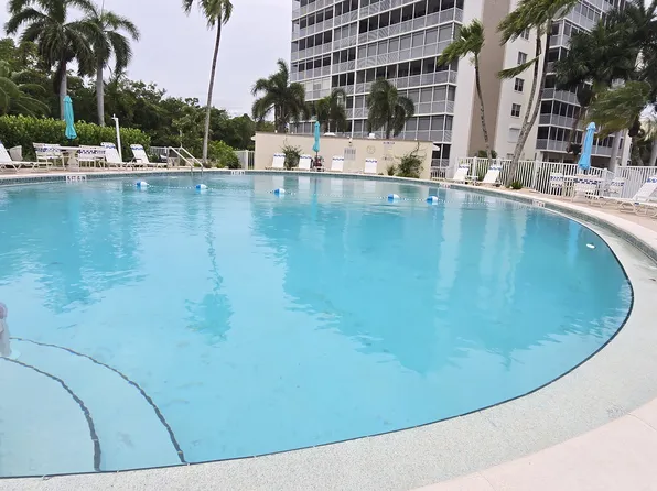3 Bluebill Ave APT 509, Naples, FL 34108