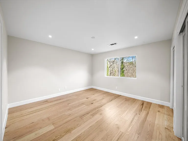 250 Bruton Way — Photo 31