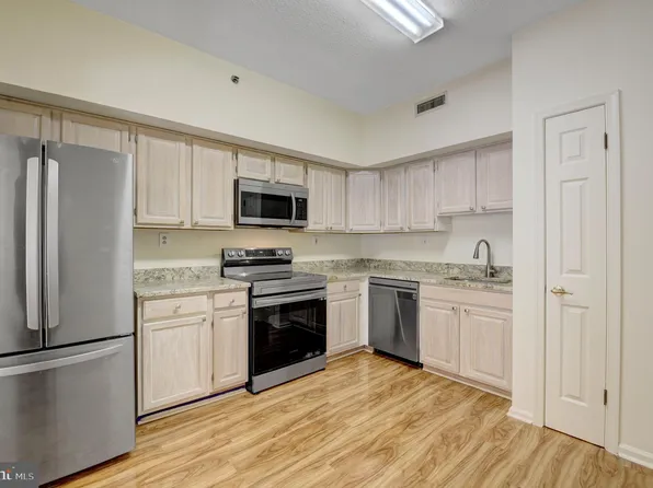 6146 Main St, Voorhees, NJ 08043