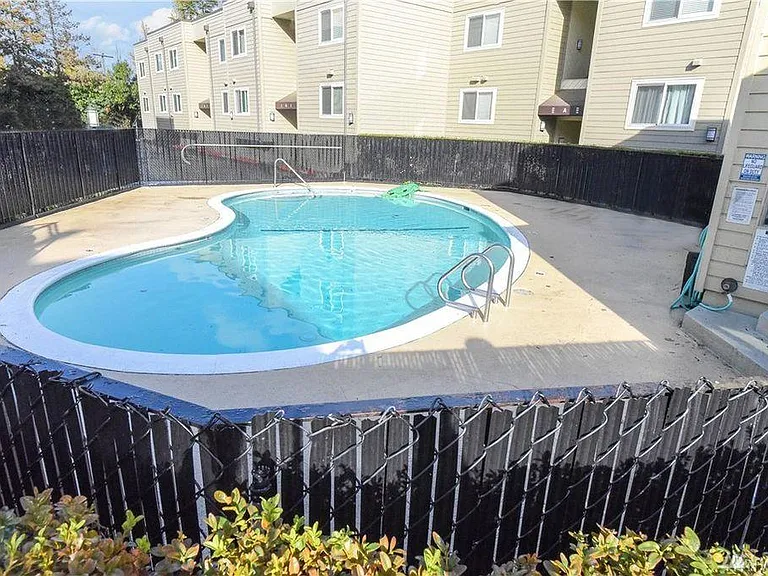 5834 NE 75th St #B301 — Photo 18