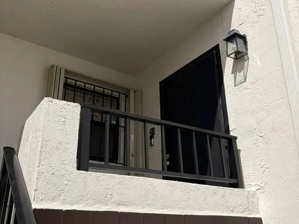 10885 NW 7th St APT 21, Miami, FL 33172