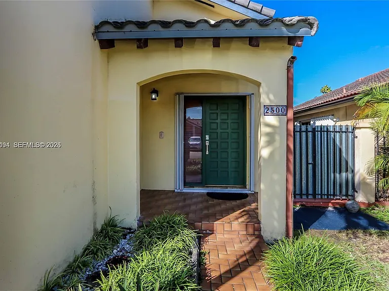 2500 SW 113th Ct — Photo 4
