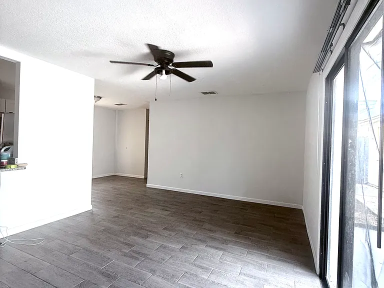 420 San Gabriel St — Photo 23