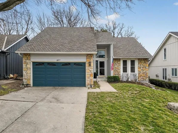 607 NE Pinehurst St, Lees Summit, MO 64064