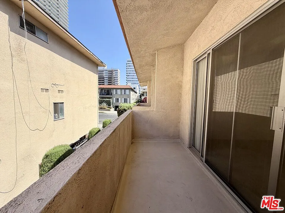 1 bed, 1.0 bath, 750 sqft, $2,000 — Photo 3