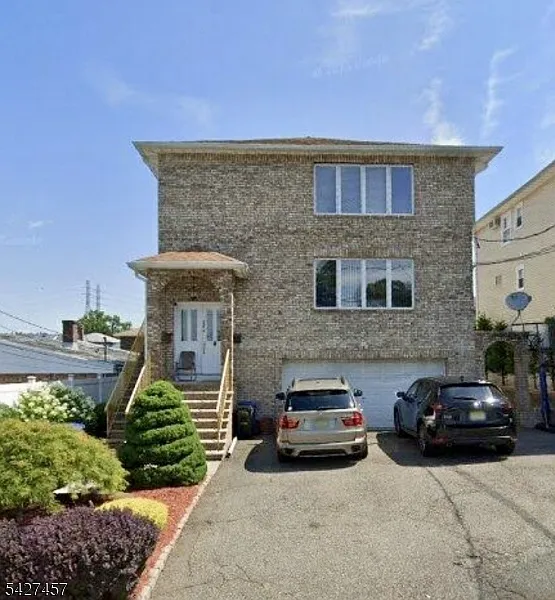 3 bed, 2.0 bath, $3,000 — Photo 1