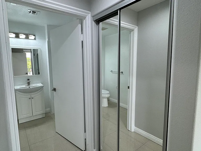 12222 Moorpark St #206 — Photo 31